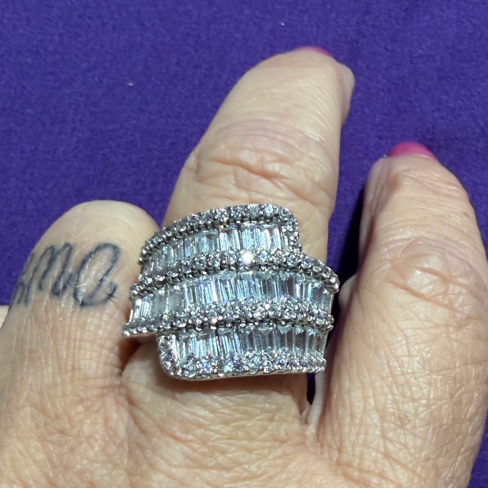 Elegant Sterling Silver CZ Women's Ring Size 10.  (3)